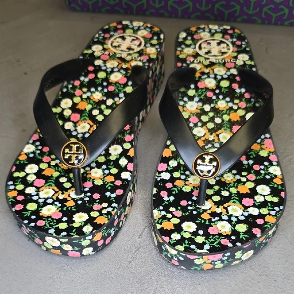 Tory Burch Classic Wedge Flip Flop w/ BOX Black Sandals with Floral Size 7 - Picture 2 of 10